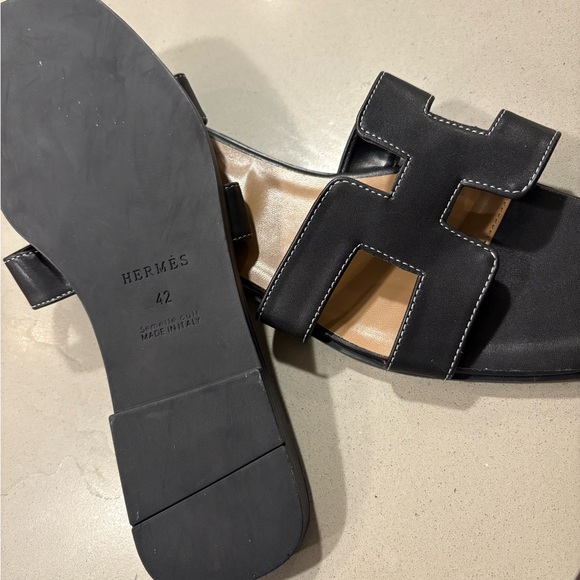 Black Oran Sandals - Picture 3 of 4